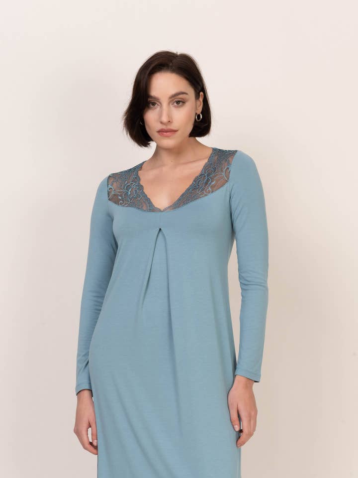 Nachthemd 4111 mit lockerem Schnitt und Spitzendetails für den Großhandel von Oh!Zuza