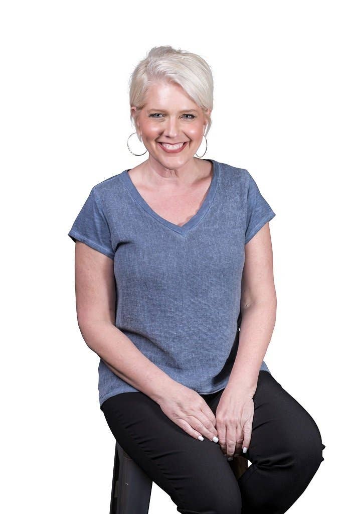 TINA Stephens Italy/Tees By Tina - Wholesale Blouse - Women's - Nola Cotton/Linen V-Neck Top (BSS207)40