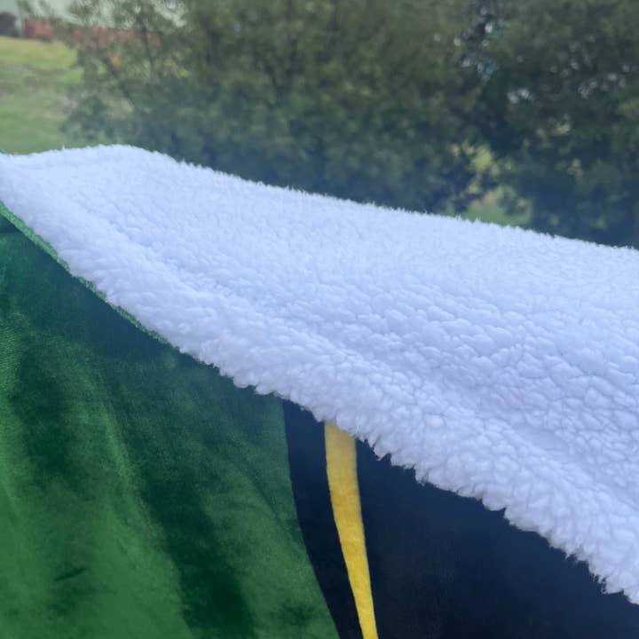 Birchwood Trading - Wholesale Throw Blanket - John Deere Luxury Fleece Throw with Sherpa backing