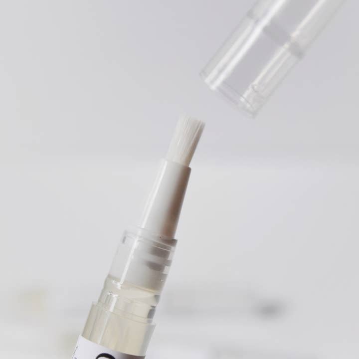 Karomni Co. - Wholesale Cuticle Oil - Cuticle Oil Pens - Jojoba Oil Blend - Brush Pen, Nail growth
