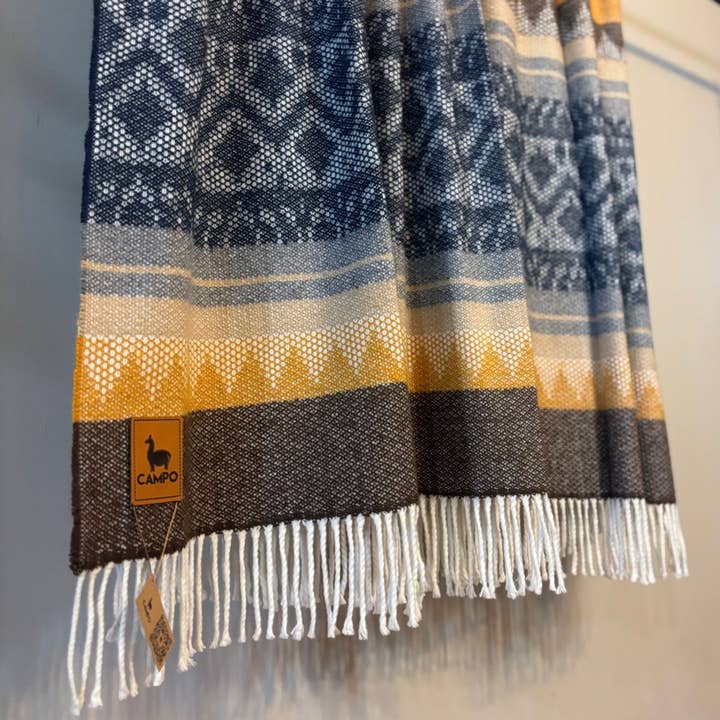 Campo Alpaca - Wholesale Throw Blanket - Tri-Color Woven Alpaca Blanket5