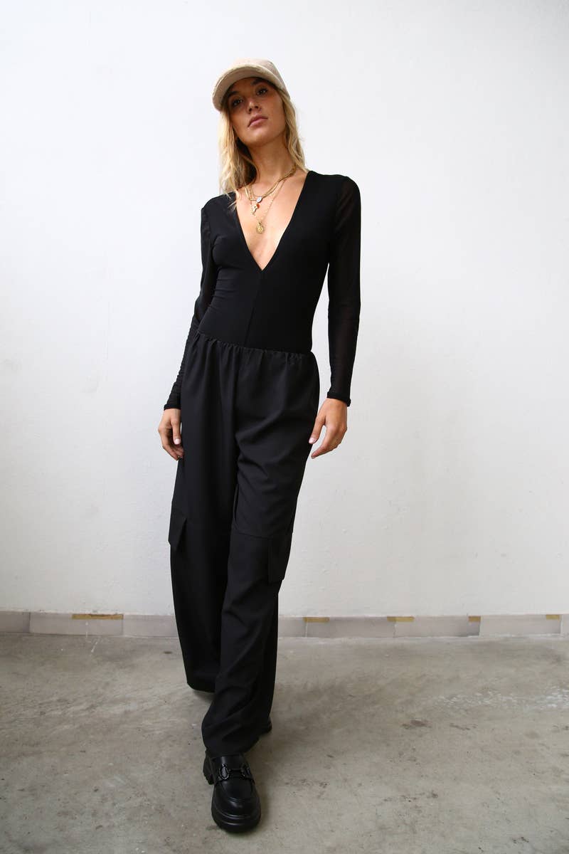 sabel Zwarte body met diepe V-hals voor en achter en lange tule mouwen voor groothandel op Faire2