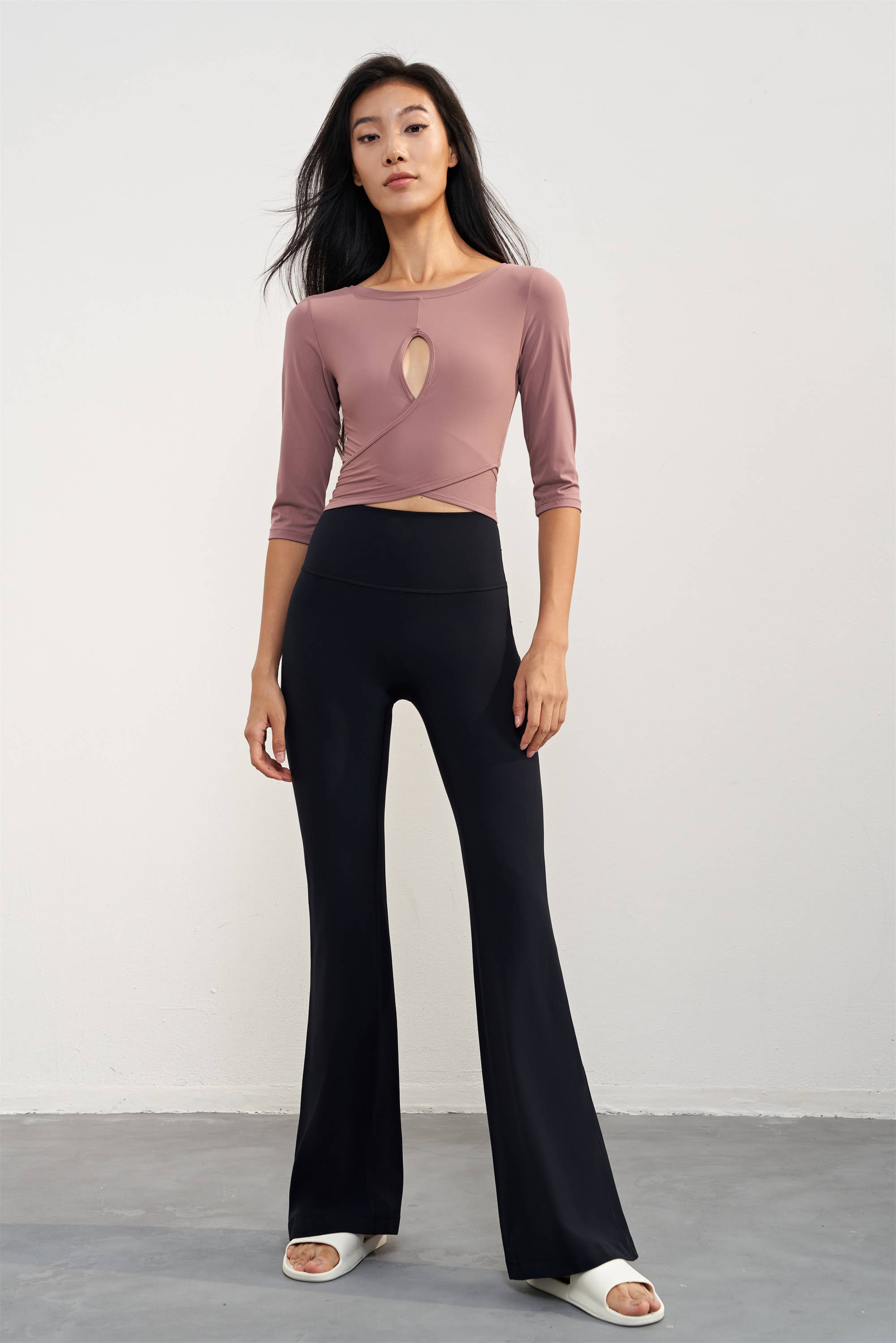 91thelabel - Vente Pantalon de sport – femme - Legging de yoga évasé taille haute sans coutures AeroFlow5