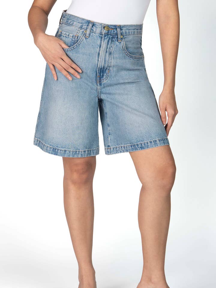 Le Sara Short - Ciel pour la vente par Nelle Atelier