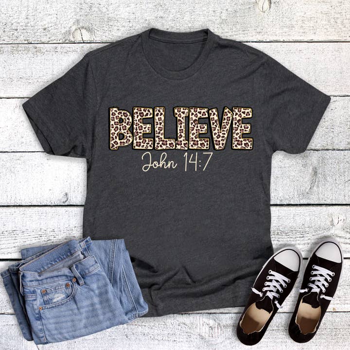 Glaube Leopard Glaube Grafik T-Shirt für den Großhandel von Dust and Roots