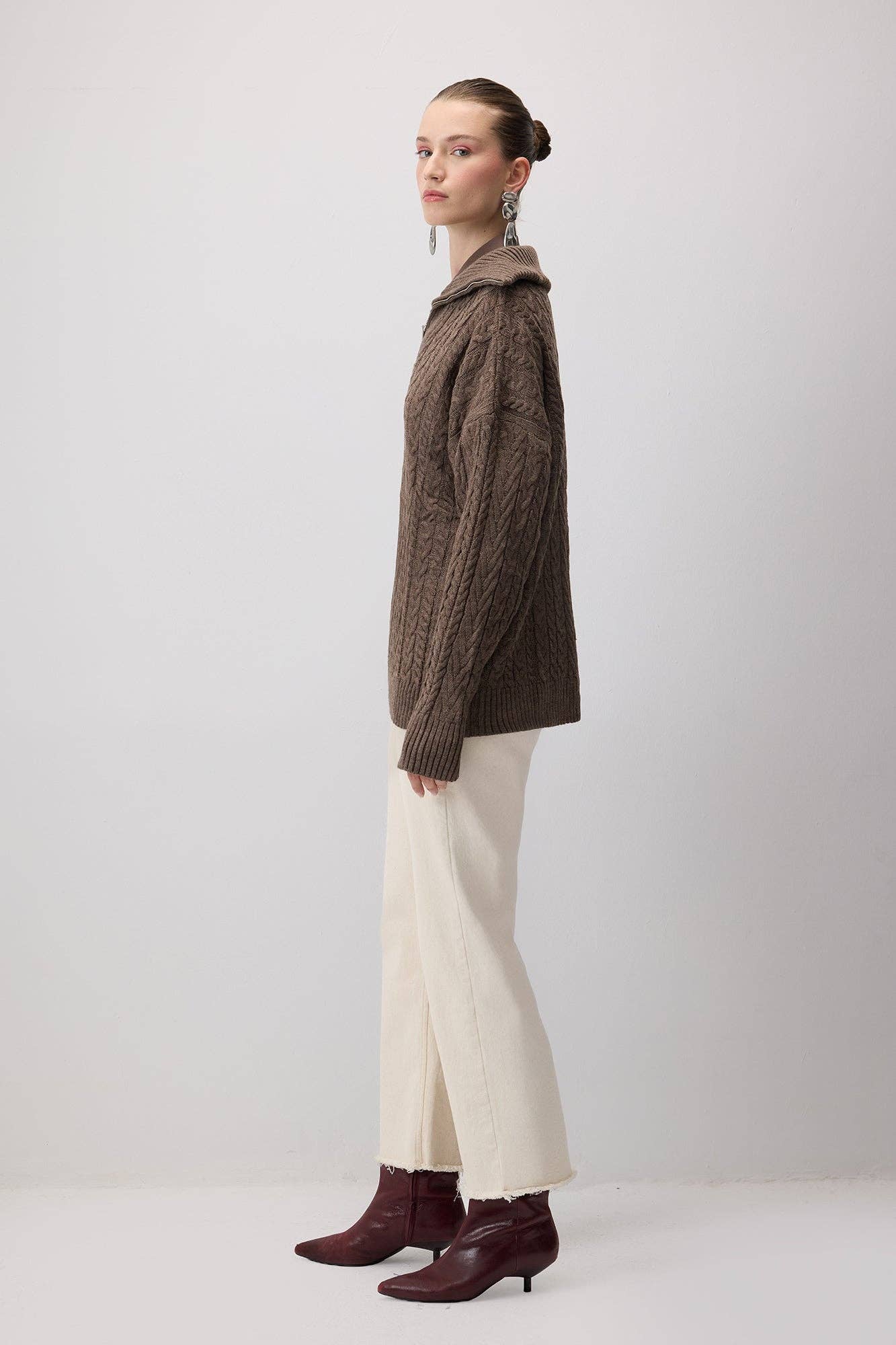 Brown KNIT SWEATER WINIT ZIPPER for wholesale on Faire3