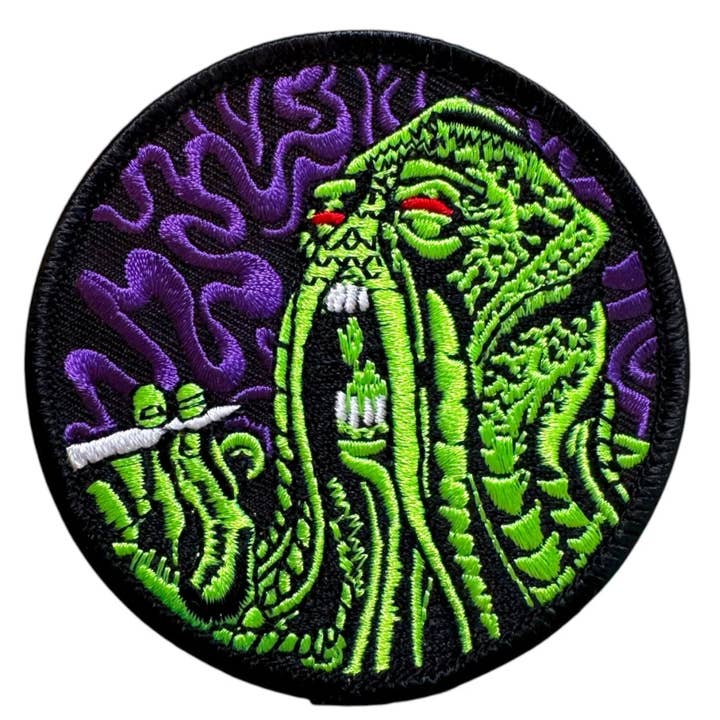 Écusson brodé Kushthulu pour la vente par Rattling Bones Studio