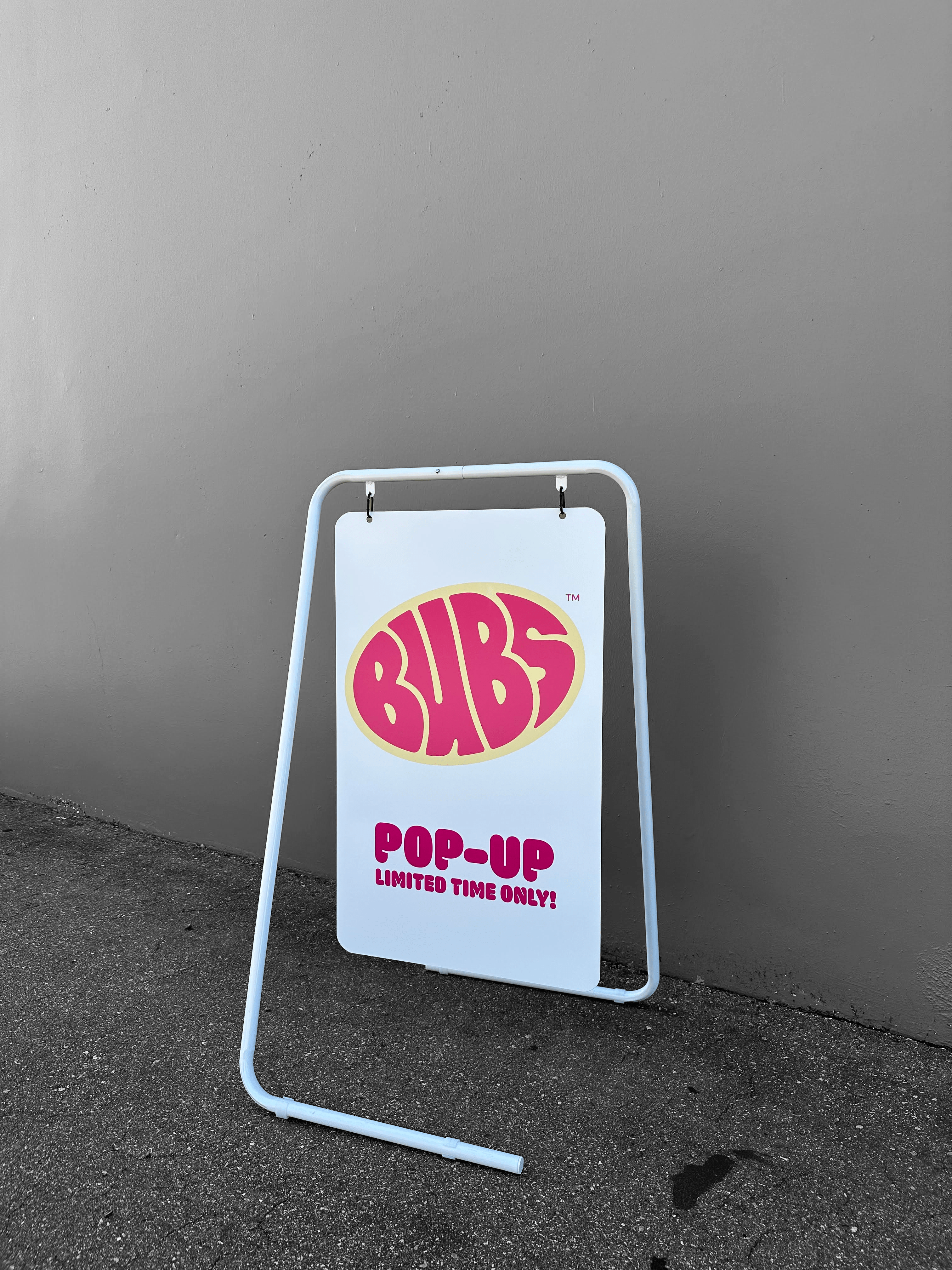 DisplayCanada - Wholesale Outdoor Sign - Swing Board Metal Wire A-Frame - Sidewalk Signboard for Street Advertising - SW-FRAME0365