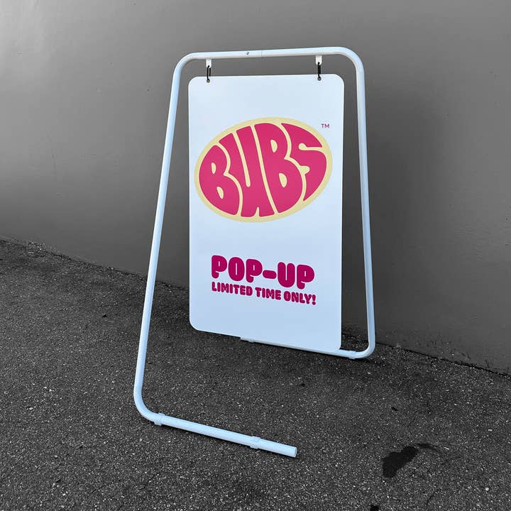 DisplayCanada - Wholesale Outdoor Sign - Swing Board Metal Wire A-Frame - Sidewalk Signboard for Street Advertising - SW-FRAME0365