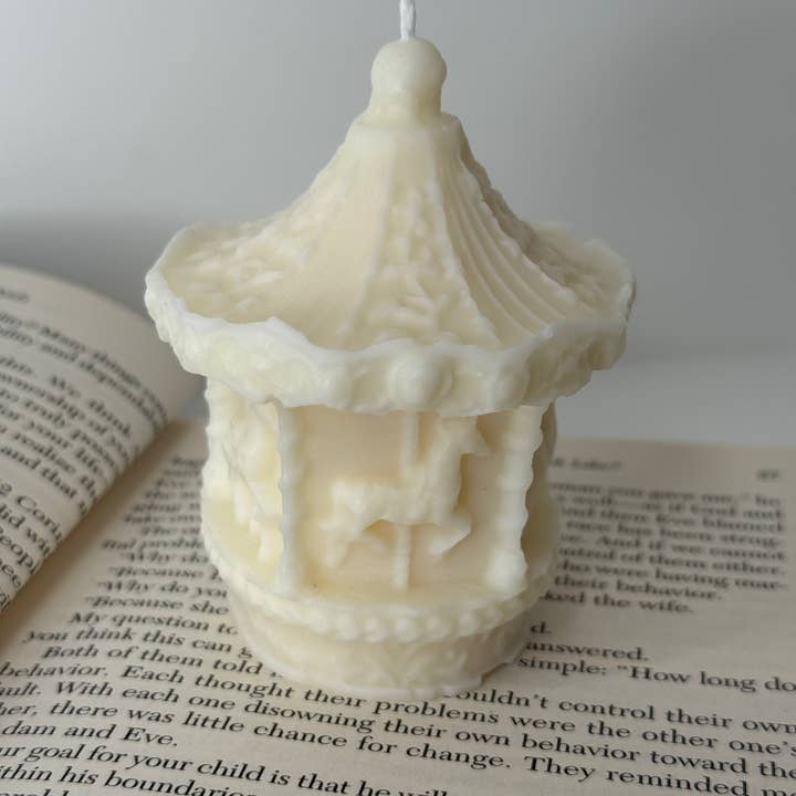 Bougie Carrousel | Bougie en cire de soja pour la vente par Flaming Figures