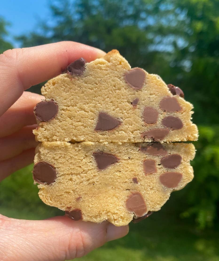 Frosted Cupcakery Bakery - Vendita all'ingrosso Biscotti - Biscotti ripieni con gocce di cioccolato1