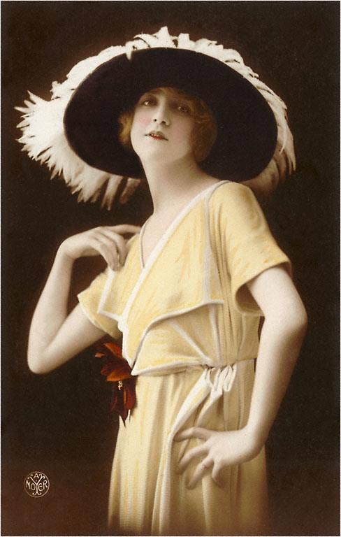 Found Image Press – Engroshandel Magnet – Magnet FN-85 fransk mode, kvinde med fjerhat0