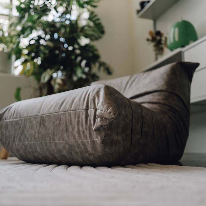 WHISKERHAUS LLC – wholesale Pet bed – Cat/dog – WHISKERHAUS Premium Modern Luxury Cat and Dog Bed - FUTURA4