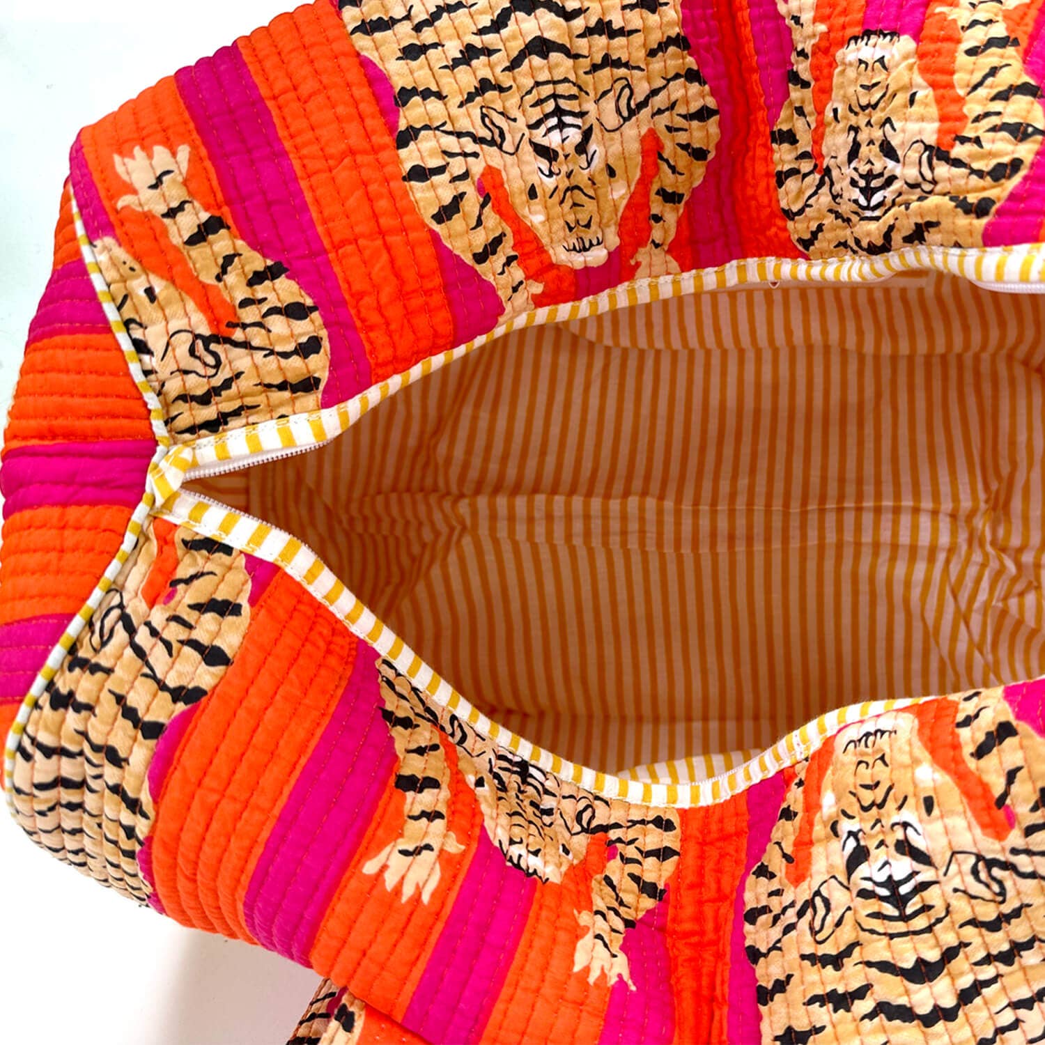 kikooni – Engroshandel Stor rejse- og weekendtaske - Dame – Håndlavet bomuldstaske « Poppy Tiger »6