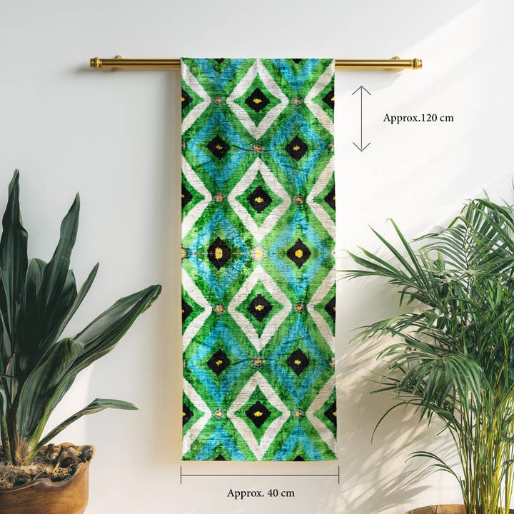 Tissu de velours de soie ikat à losanges verts tissé à la main pour la vente par Samarra Home