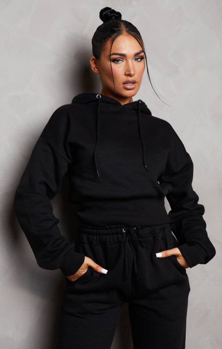 Femme Luxe - Vente Ensemble de vêtements d'intérieur – femme - Sweat à capuche court en polaire à manches longues et pantalon de jogging à revers noirs2