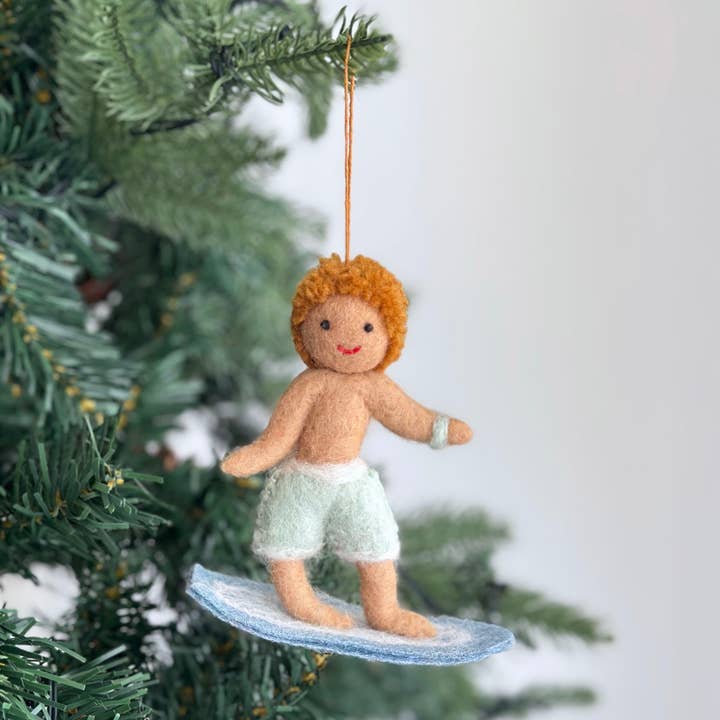 Ganapati - Wholesale Ornament - Sieraad van vilt - Surfer Boy