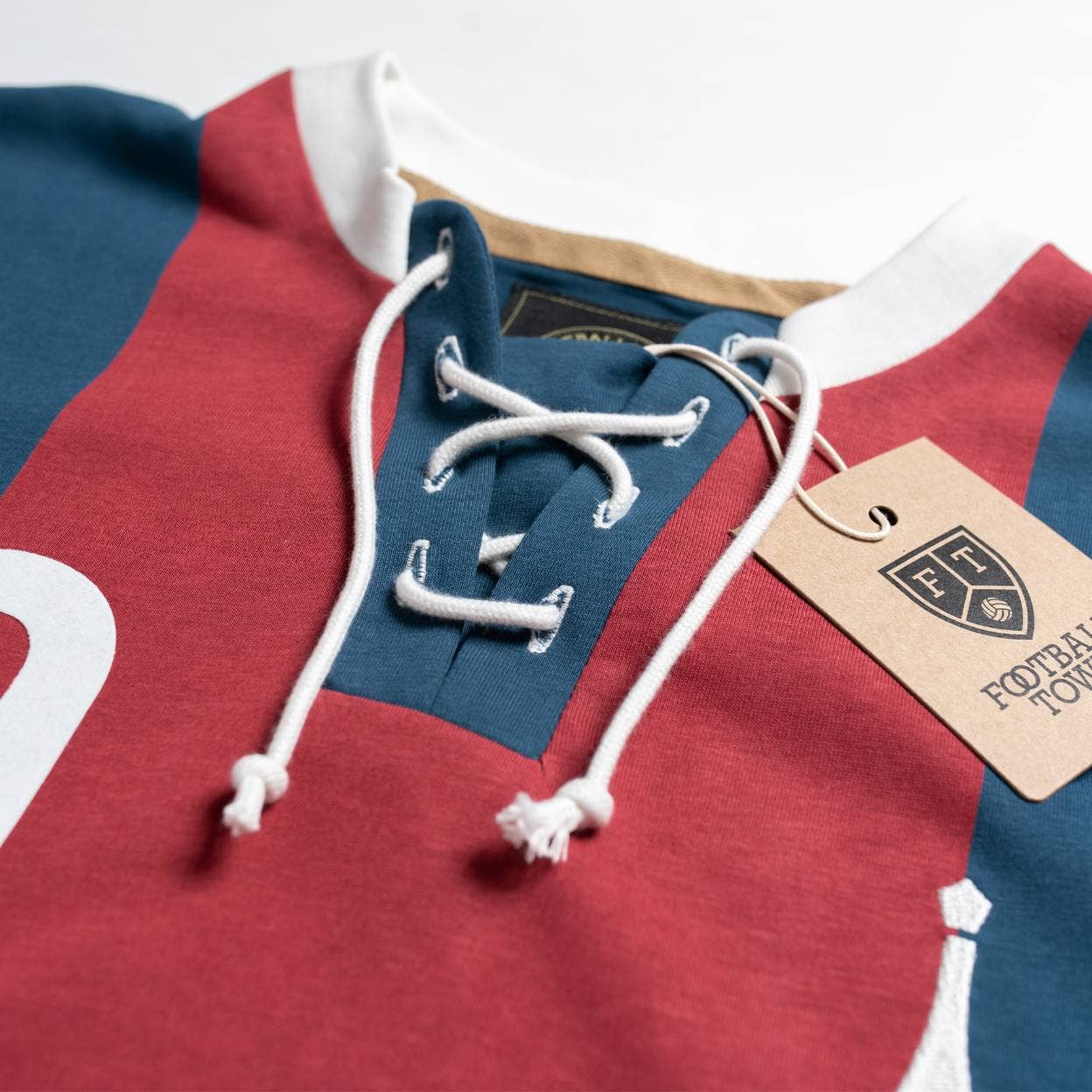 Football Town - Wholesale T-Shirt - Men's - Retro with Laces La Tour2