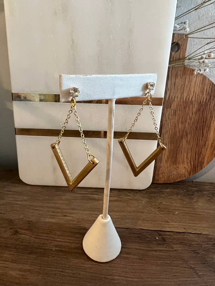 Orecchini a goccia a V, orecchini alla moda, orecchini alla moda per la vendita all'ingrosso da parte di Elby Designs