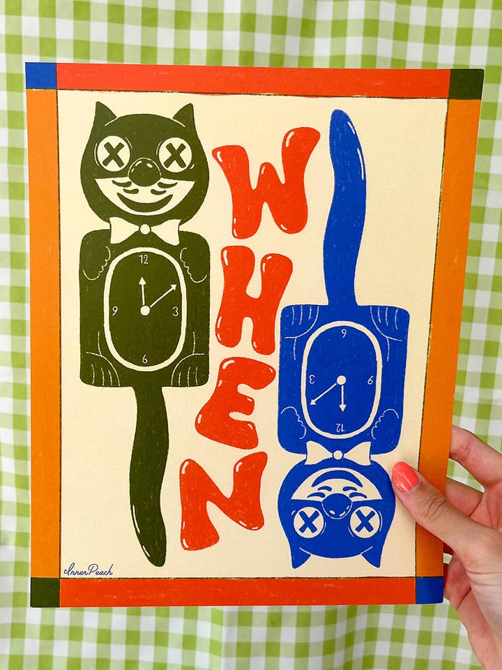 Impression d'horloge existentielle KitKat pour la vente par Inner Peach Design