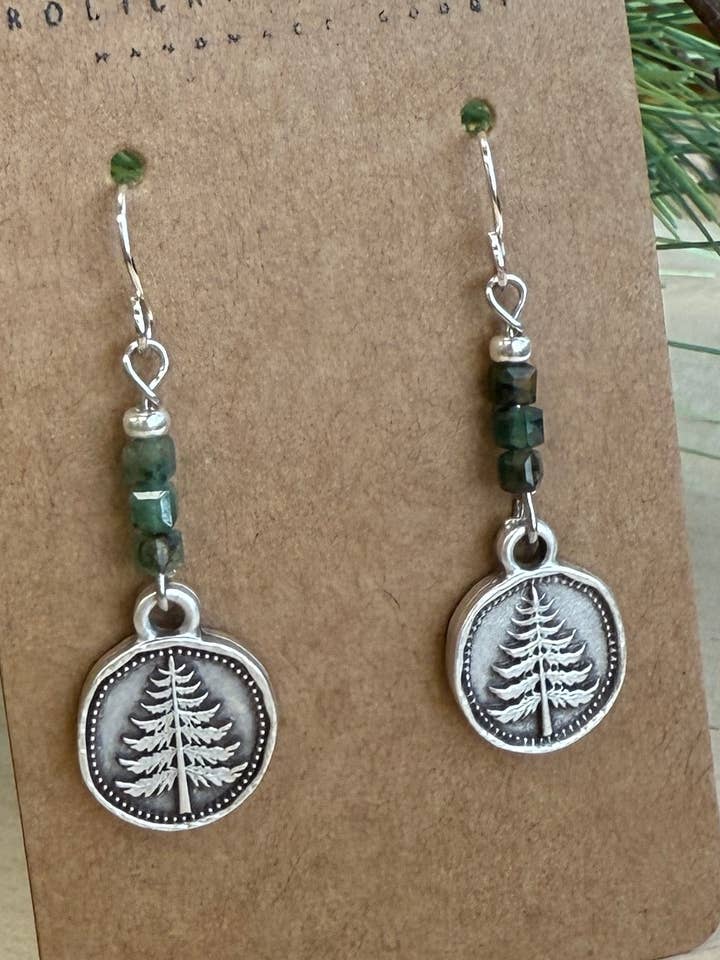Boucles d'oreilles en rubis zoïsite africain pour la vente par Frolicking Leaves