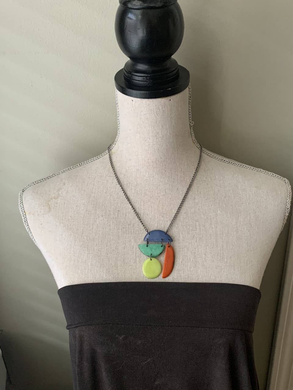 Veronica Riley Martens – Engroshandel Halskæde med vedhæng – Blandede figurer/Mobile Asymmetrisk halskæde2