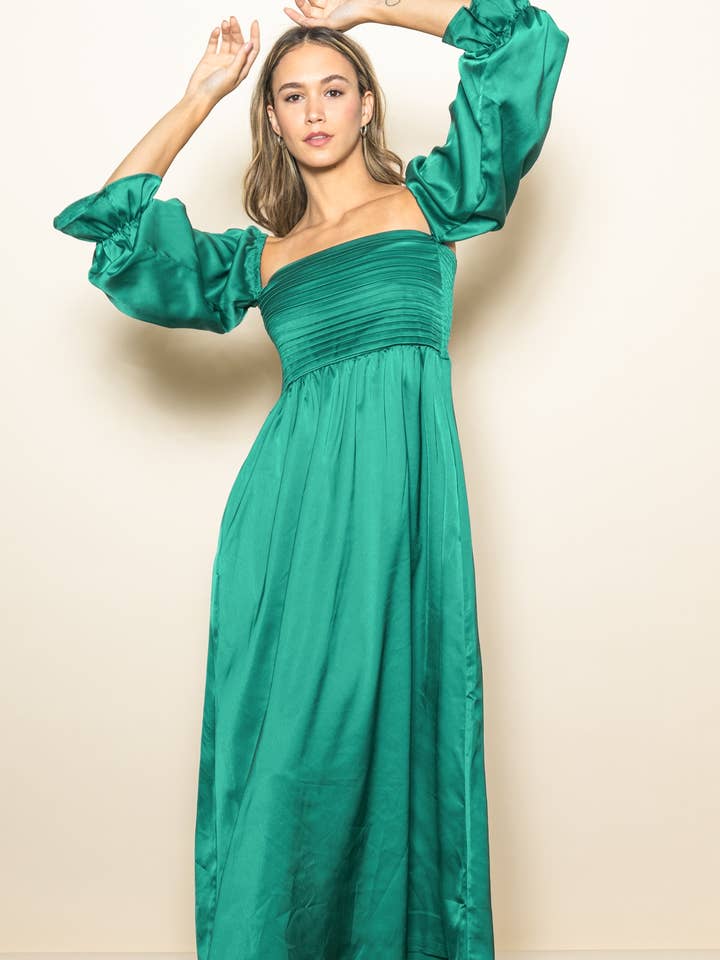 Vestido largo de satén plisado con hombros descubiertos y nido de abeja con bolsillos. para venta al por mayor de Elloh Collection