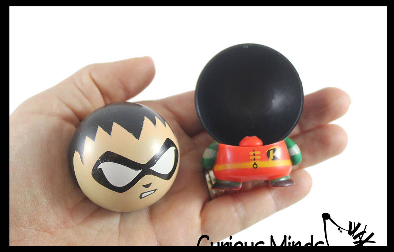 Curious Minds Toys – wholesale Figurine toy – Kids – 1 DC Comics Superhero Capsule Toy Figurines - Super Hero Fan9