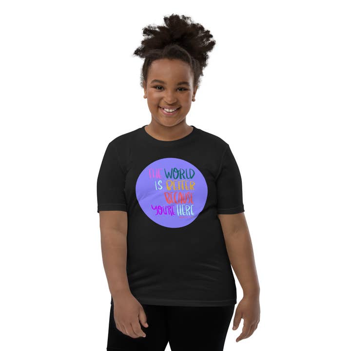 T-shirt unisexe à manches courtes pour jeunes The World Is Better Because You're Here pour la vente par Artifacts of Joy