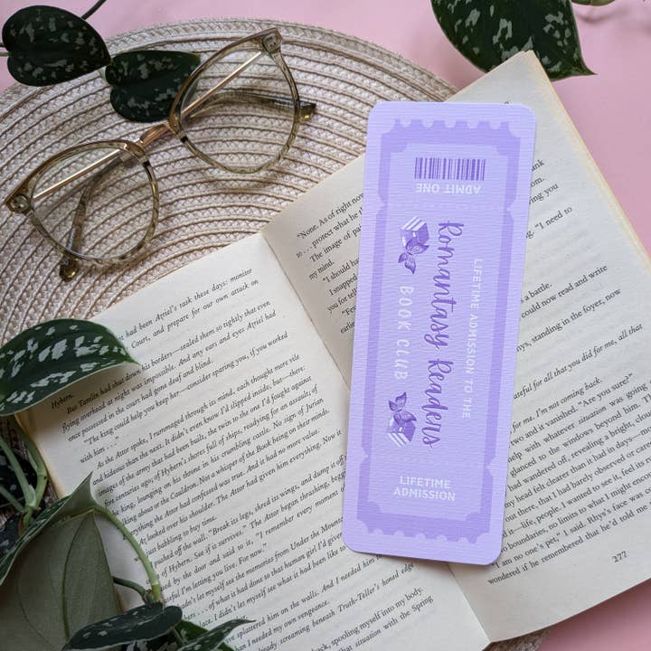Marque-page en lin 'Club de lecture Romantasy Readers' pour la vente par Alaina Creates