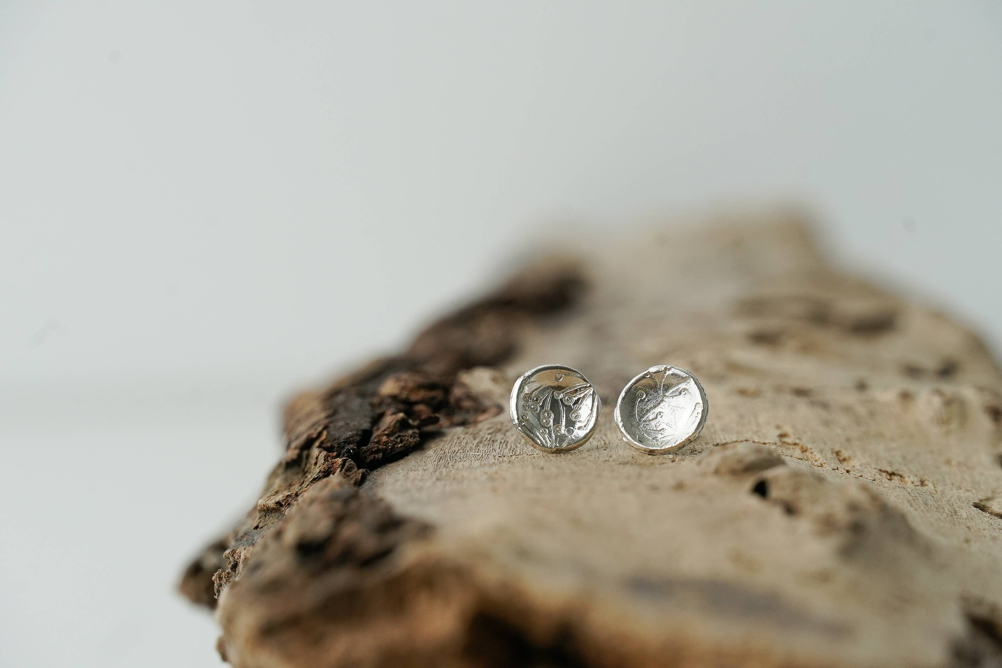 Sarah Munnings Jewellery - Vendita all'ingrosso Orecchini a bottone - Borchie a petalo2