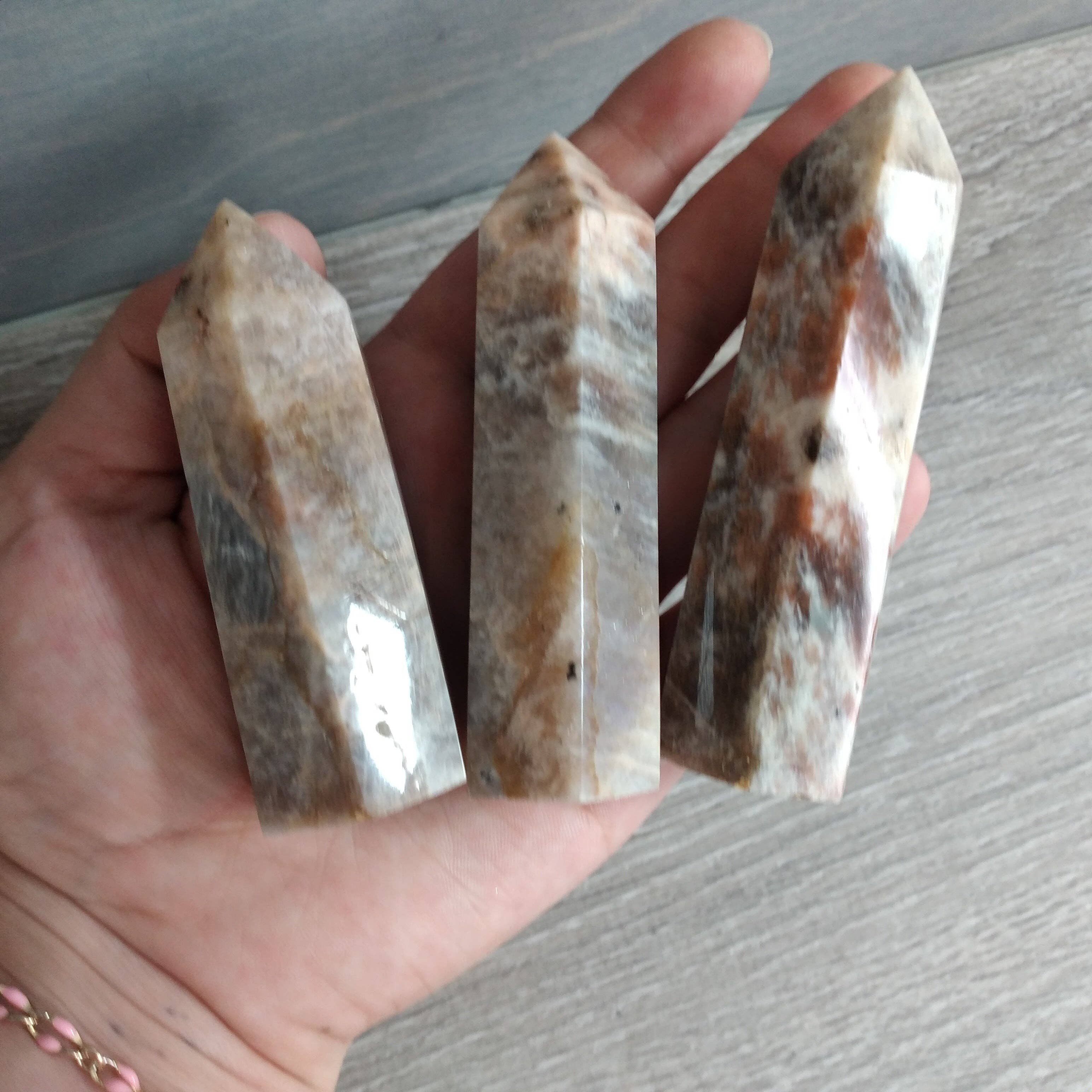 Keystone Crystals – wholesale Andlig sten/kristall – Gemstenskristall Obelisker 85–113 g | Grossist Kristalltorn Presentbutik3