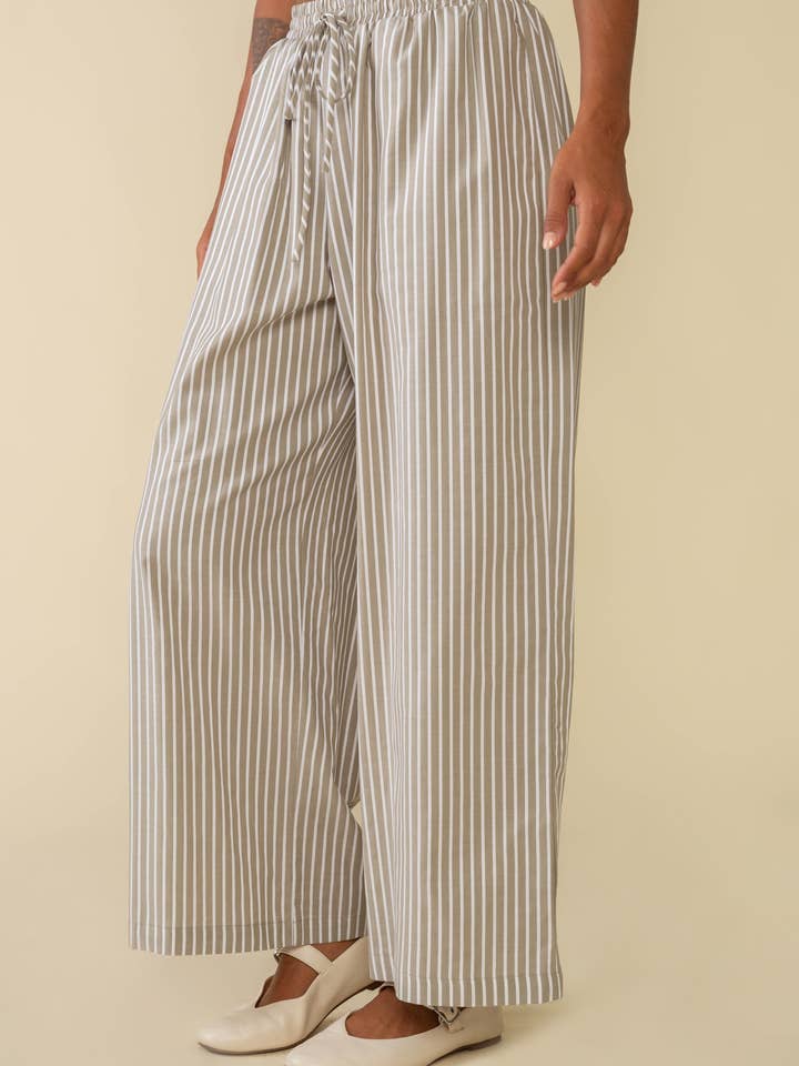 NLT - Venta al por mayor Pantalones - Mujer - Pantalones culotte de pierna ancha con rayas verticales y cintura elástica con cordón1