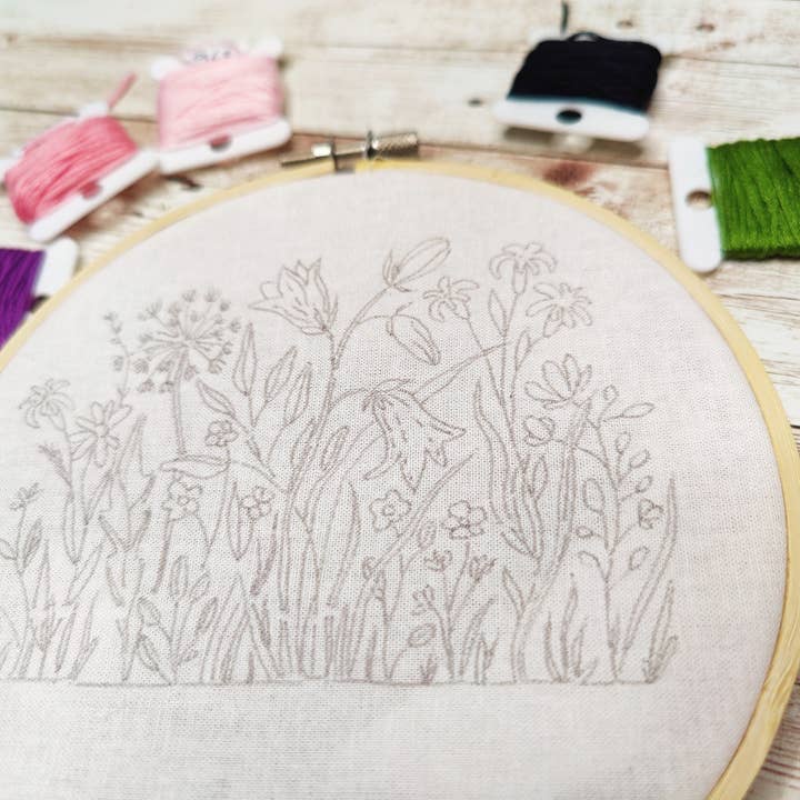 Kims Crafty Corner – Material para bordar/ponto de cruz por atacado – Kit Bordado para Iniciantes, Kit Bordado Pré Estampado para Adultos e Crianças, Argola Selvagem 6" Wild Flowers Kits Bordado Mão UK, Craft Gift1