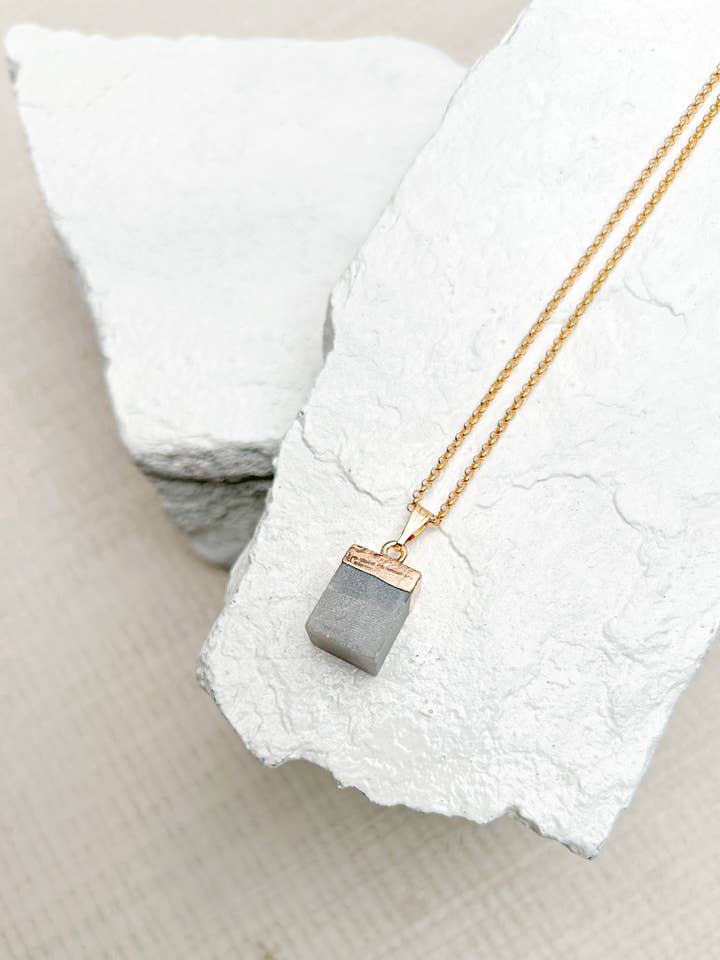 Collier Cube Amazonite Plaqué Or pour la vente par Roc Jewellery