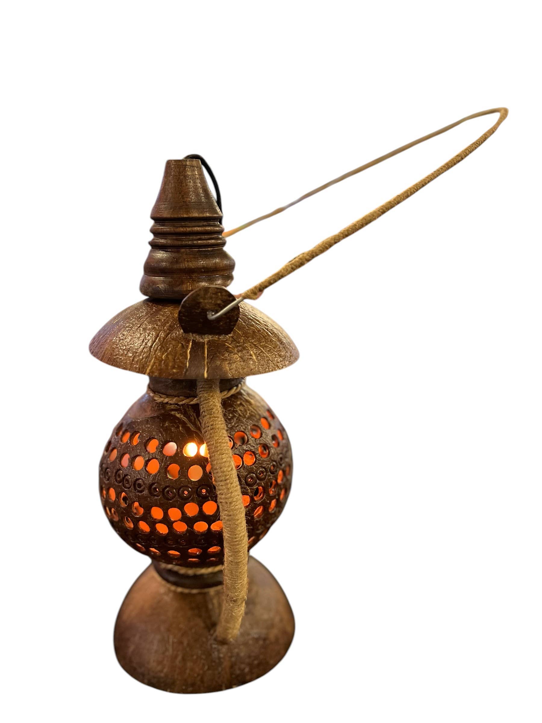Handicraft Heaven - Vente Lampes d'appoint/de bureau - Lampe Lanterne en Coquille de Noix de Coco Faite à la Main – Décor Bohème Rustique7