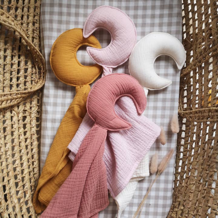 Moon lovey - Couverture de sécurité pour bébé - 11 couleurs pour la vente par The Butter Flying
