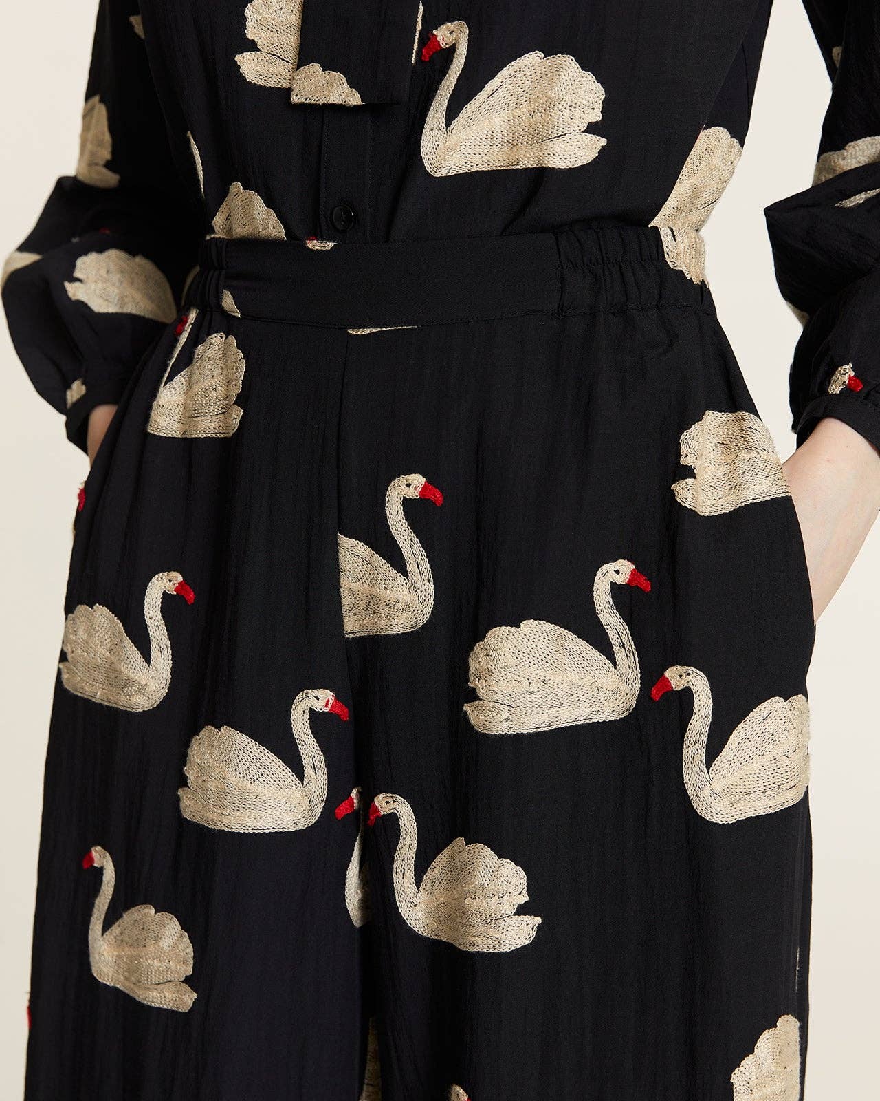 Pepaloves - Wholesale Pants - Women's - CULOTE BORDADO CISNES2