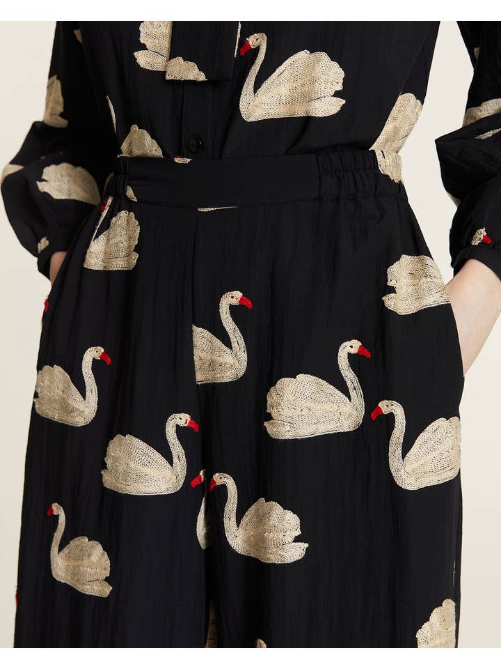 Pepaloves - Wholesale Pants - Women's - CULOTE BORDADO CISNES2