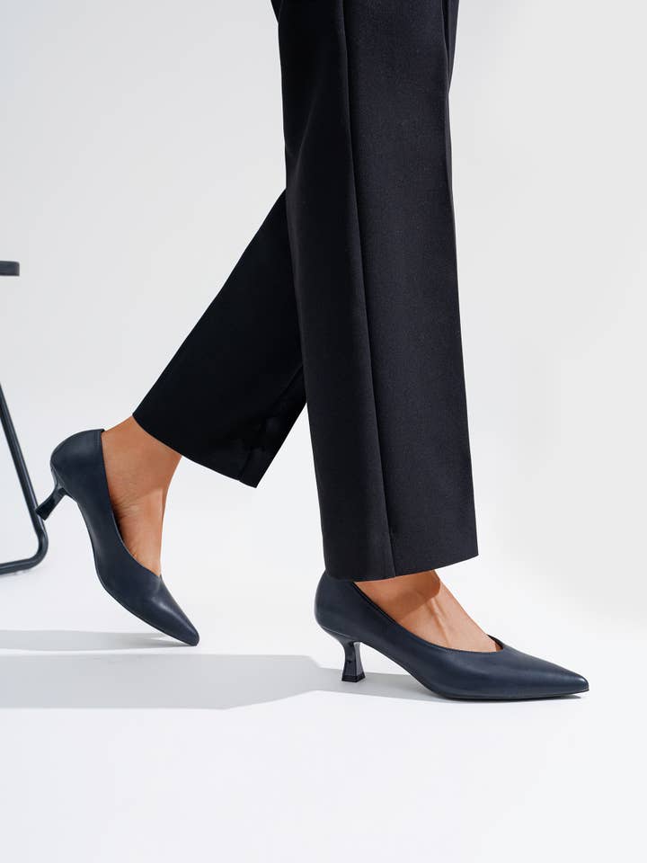 CEREZA - Wholesale Low Heels - Women's - POINTED COURT SHOES WITH LOW KITTEN HEEL2