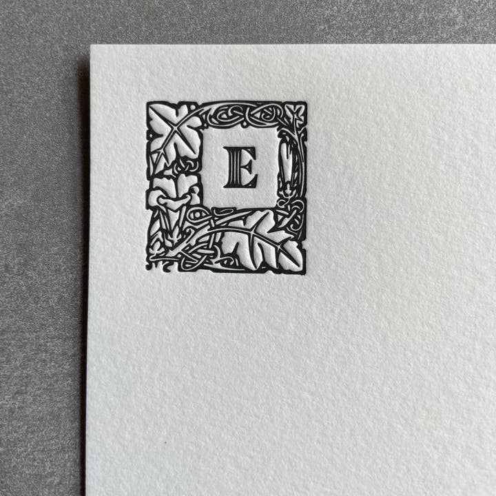 Lovely Leaf: Papelaria Personalizada com Letra Inicial em Tipografia. Cartões de Nota Personalizados com Envelopes. por atacado de Hearty Greetings