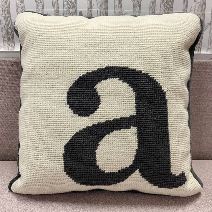 Peking Handicraft – Engroshandel Pyntepude – Monogram Bogstaver Needlepoint Pude