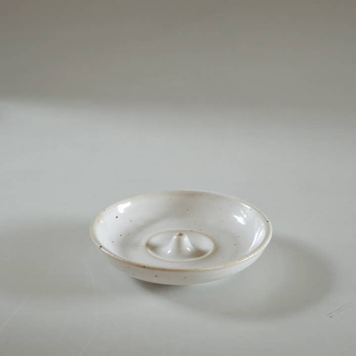 Karolina Bednorz Ceramics - Vente Porte-encens - Porte-encens en céramique NUDE artisanal d’Italie, formes uniques6