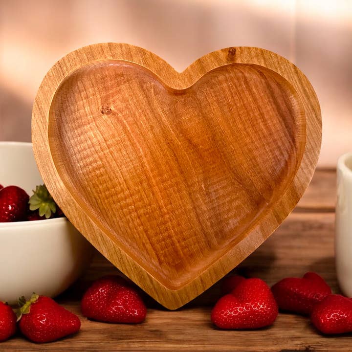 XL Hjertebakke, Træserveringsbakke, Valentinsvarer for engroshandel hos Third Eye Creation Company