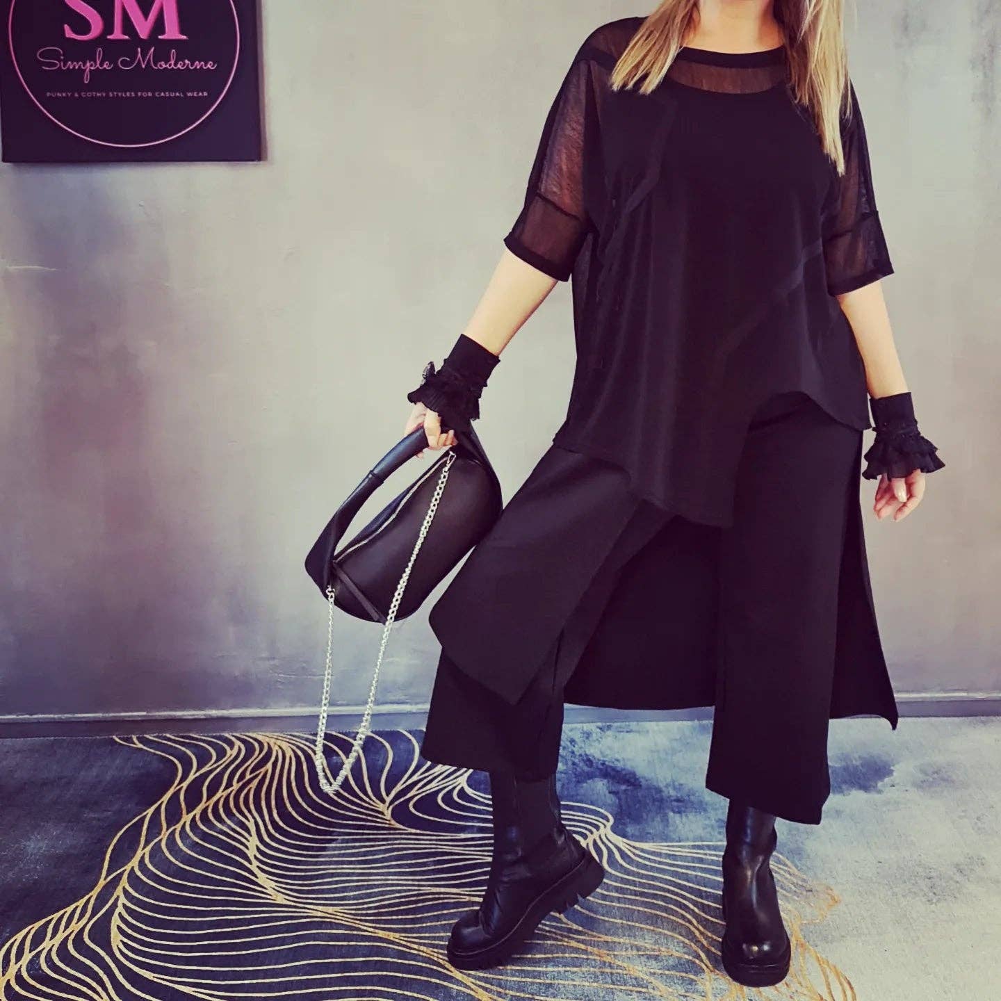 Simple Moderne – Großhandel T-Shirt – Damen – Simple Moderne Street Punk T-Shirt mit unregelmäßigem Design20