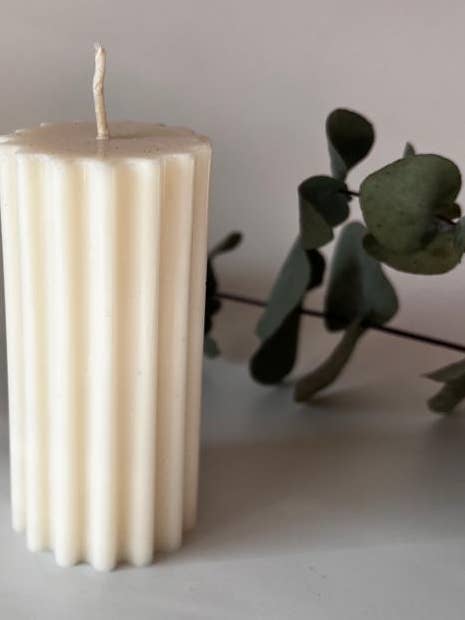 Cylinder - Håndlavet skulpturelt sojalys for engroshandel hos Candles By Lily