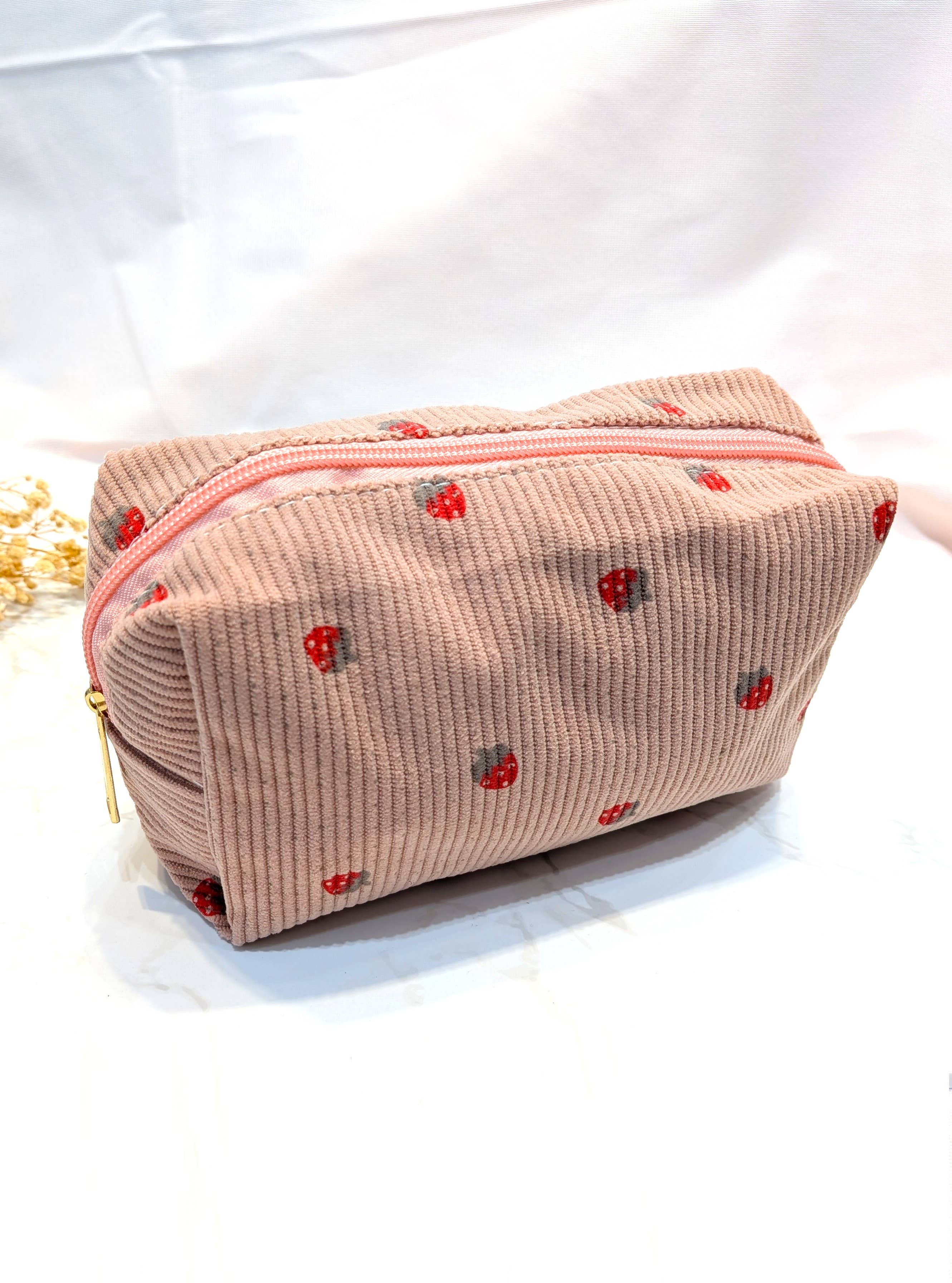 LOLO & YAYA - Wholesale Pouch - Women's - Strawberry pouch 18cm x 12cm