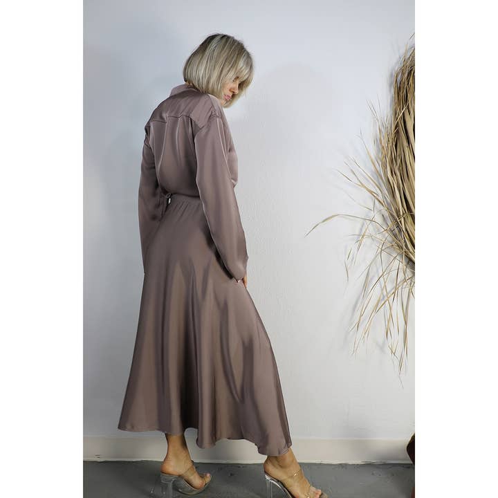 MALVE BRAUN CROP-TOP AUS SATIN MIT WICKELROCK für den Großhandel auf Faire6