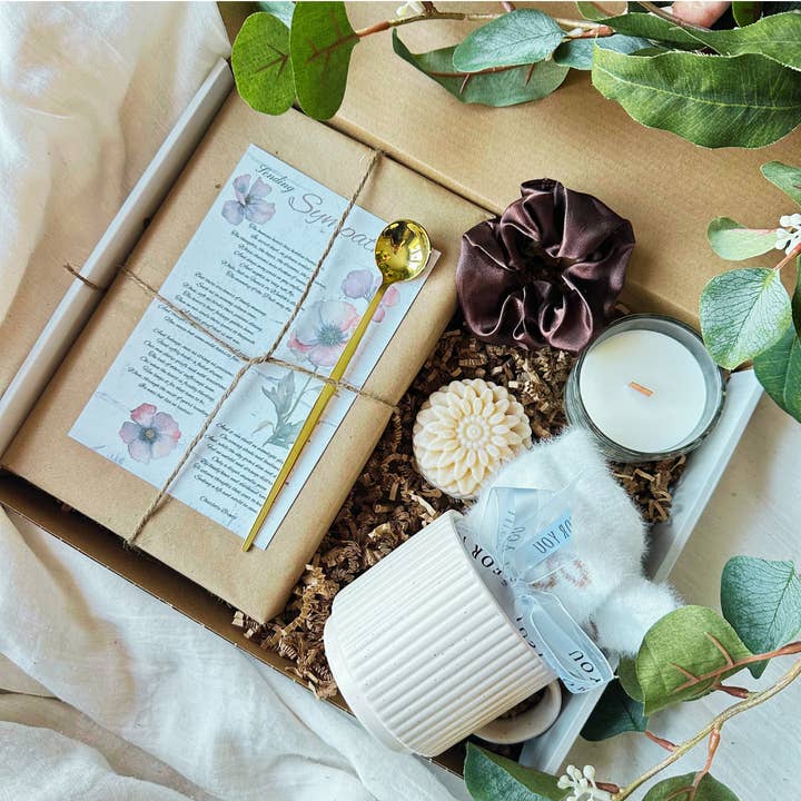 Invio di una scatola regalo "Appuntamento al buio con un libro" di condoglianze per la vendita all'ingrosso da parte di Bits And Pieces Of Art