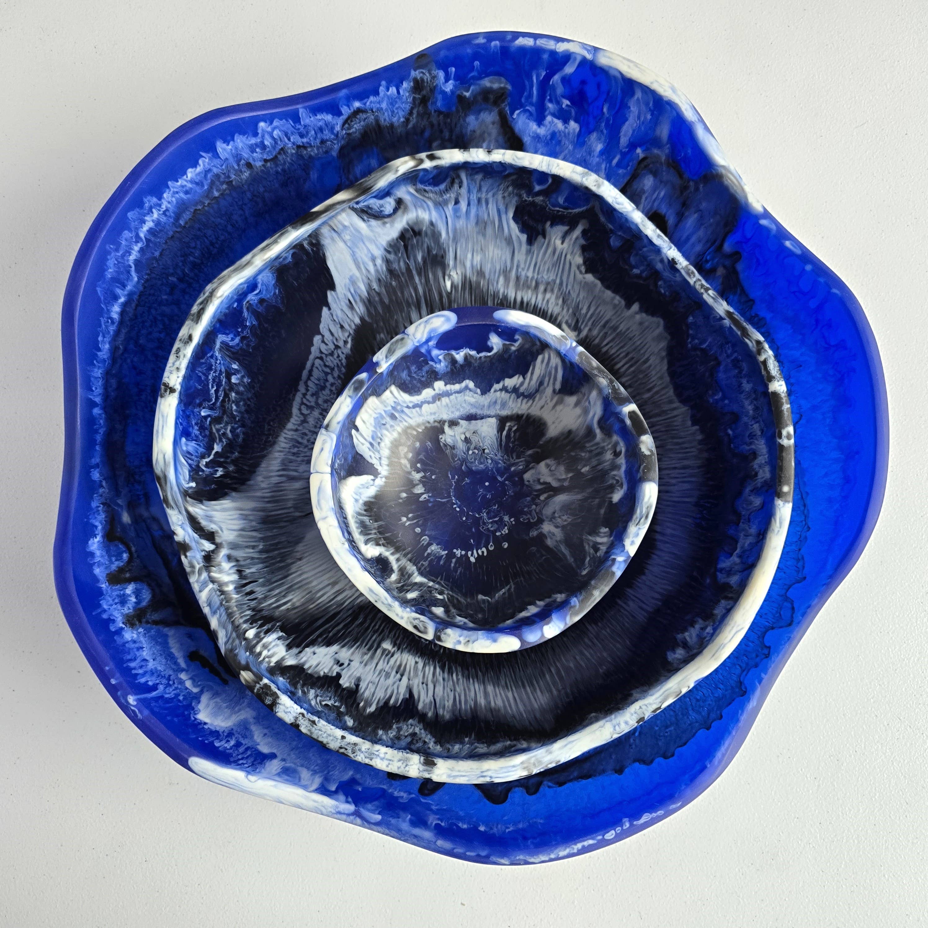 Gibb & Daan - Wholesale Serve Bowl - Large wavy 3 bowls Set - Matte Finish Hand Poured Resin28